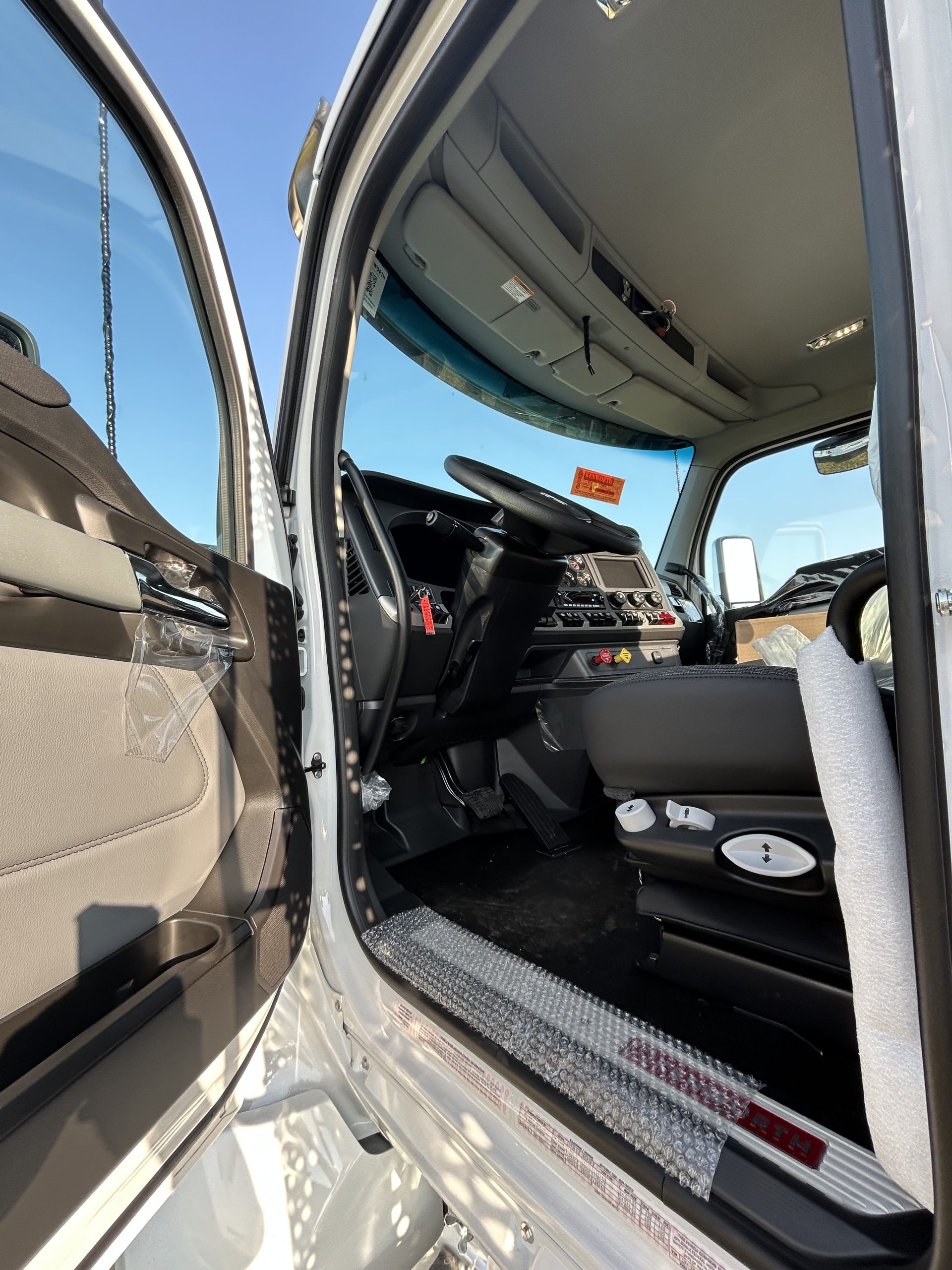 2026 KENWORTH T880 - image 6 of 6