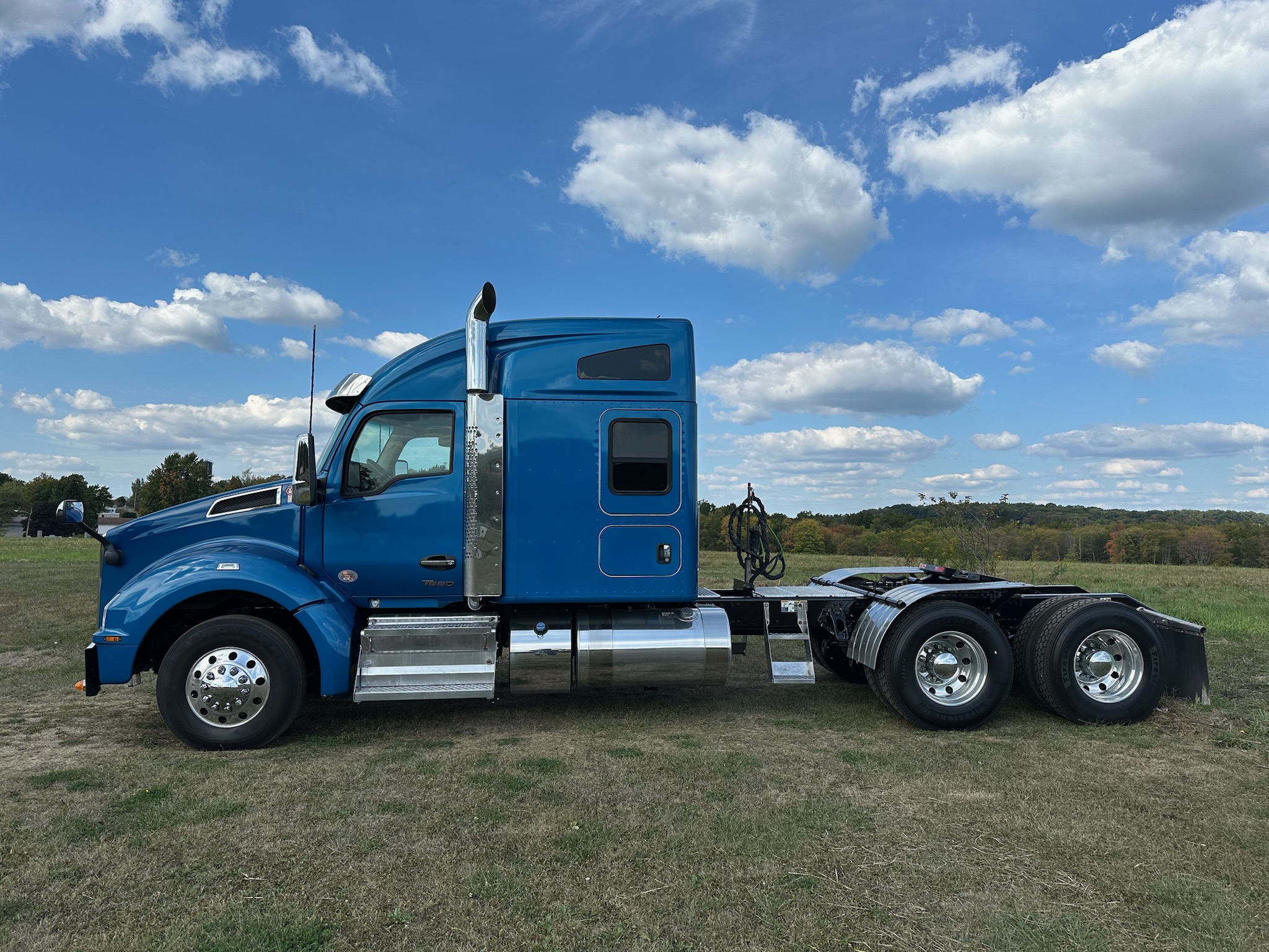 2022 KENWORTH T880 - image 2 of 6