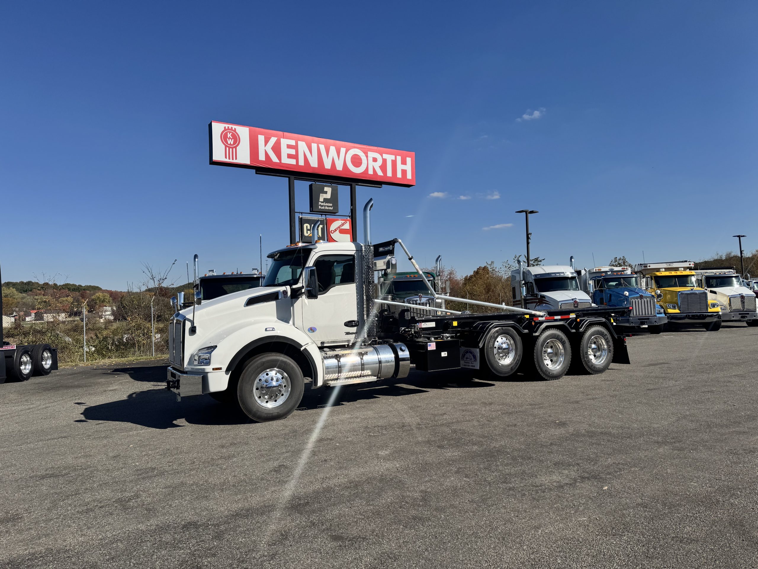 2025 KENWORTH T880 2025 KENWORTH T880 - image 1 of 6