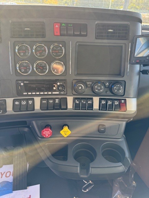 2026 KENWORTH T880 - image 5 of 6