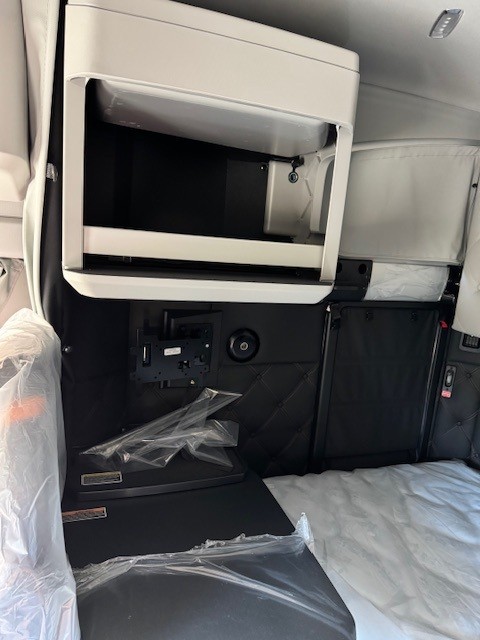 2026 KENWORTH T680 - image 6 of 6