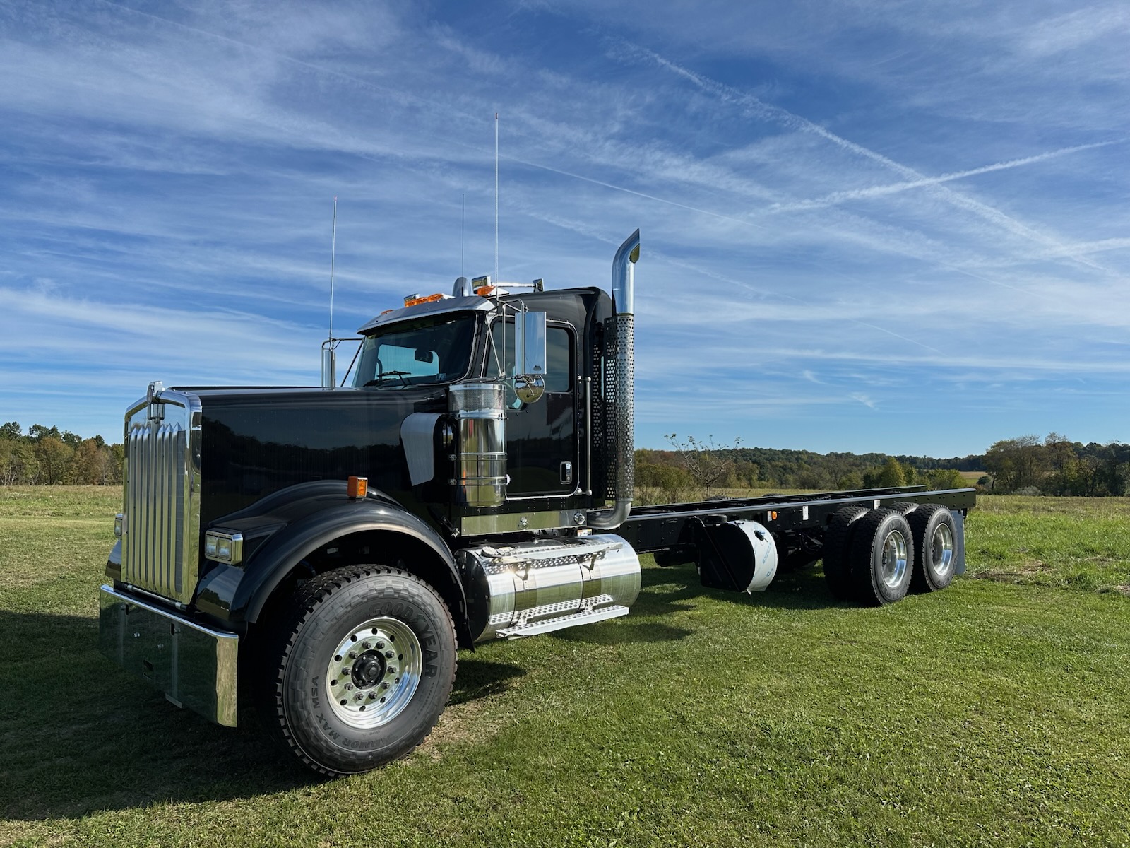 2025 KENWORTH W900 - image 1 of 6