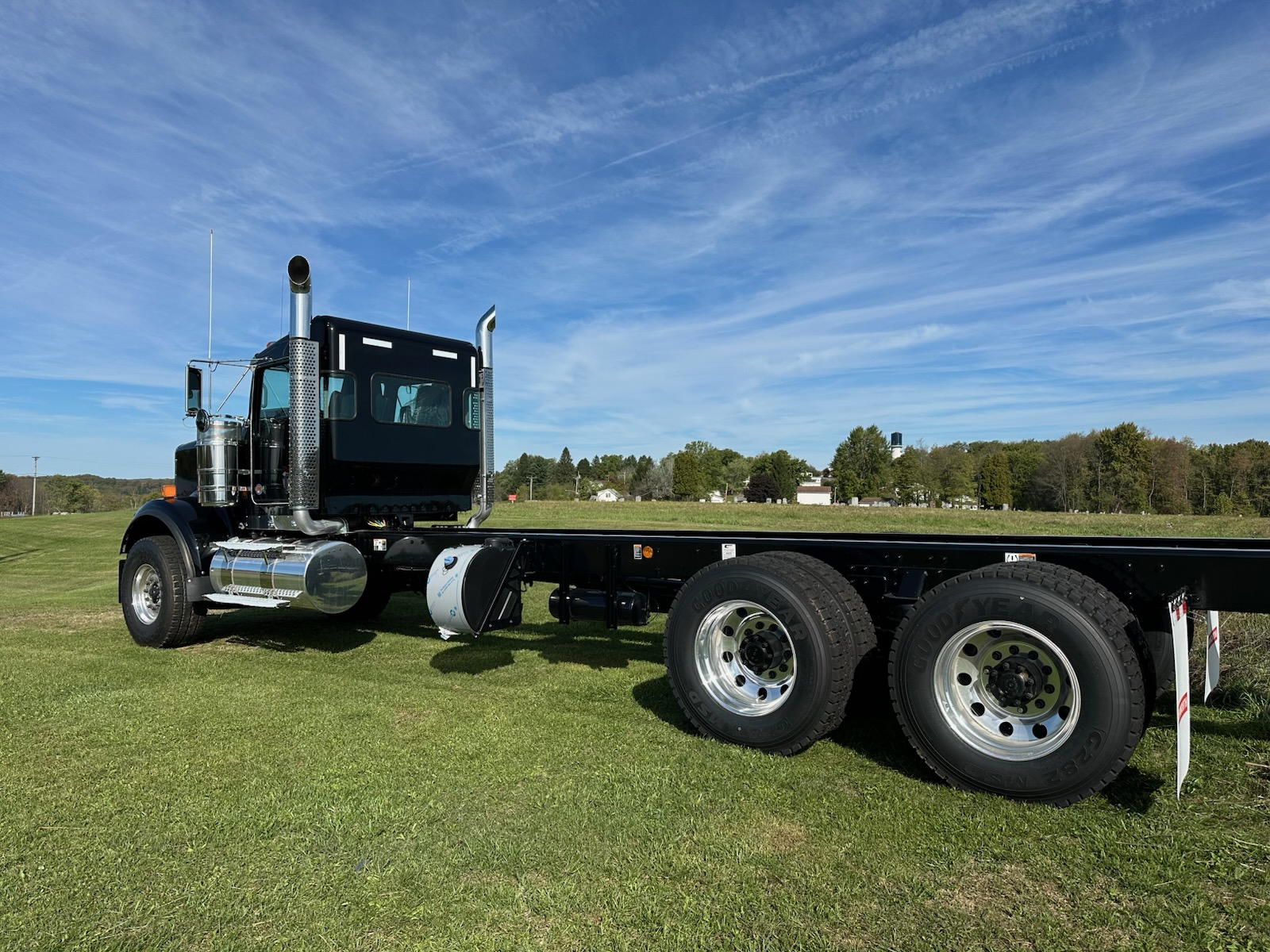 2025 KENWORTH W900 - image 3 of 6