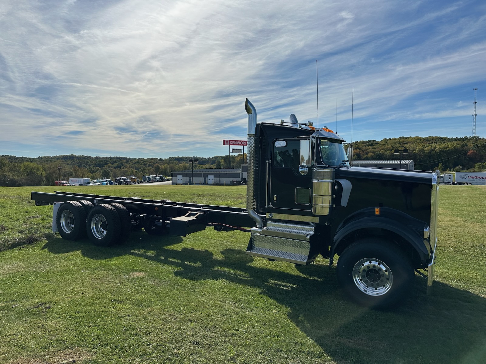 2025 KENWORTH W900 - image 4 of 6