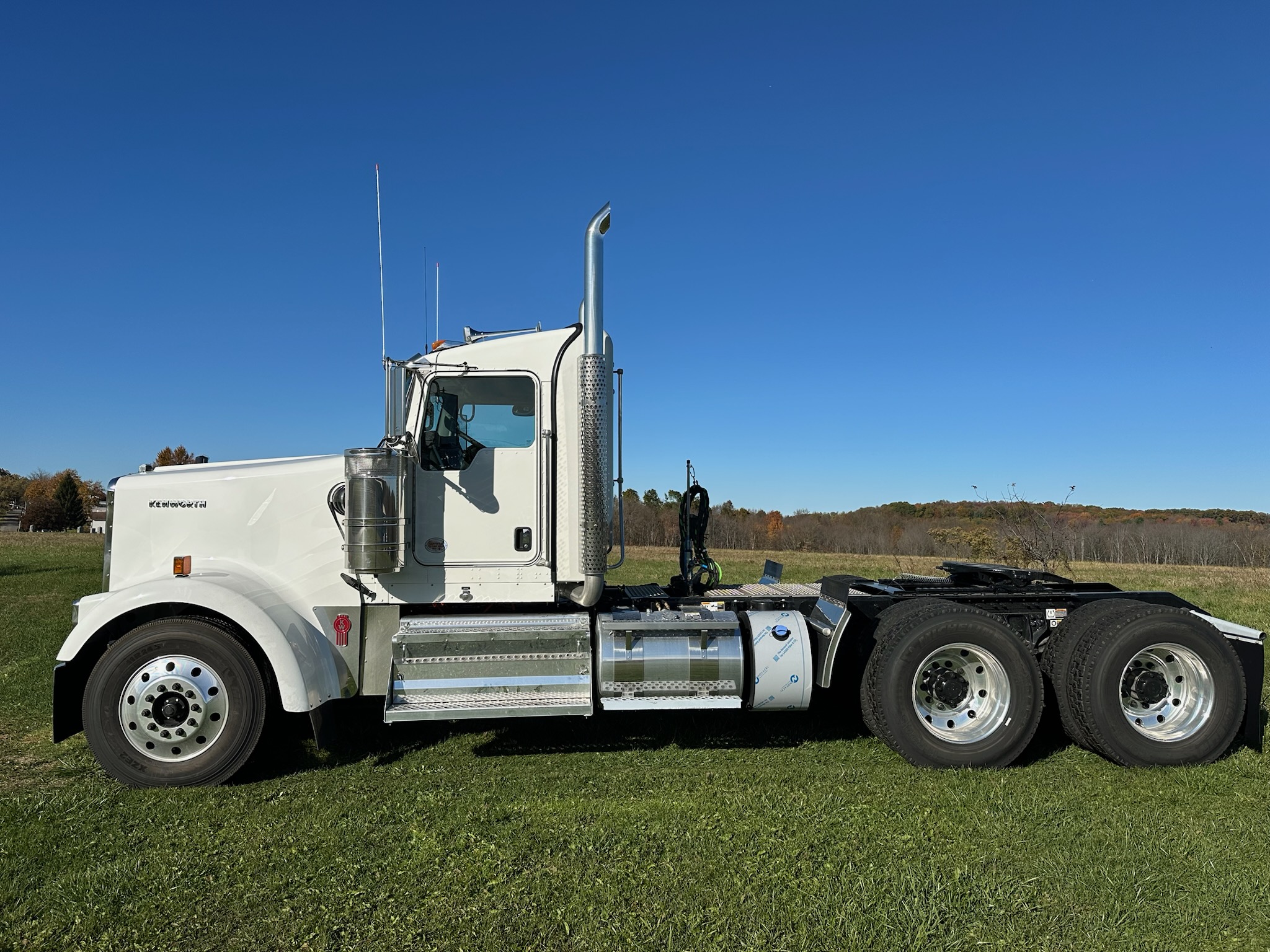 2026 KENWORTH W900 - image 2 of 6