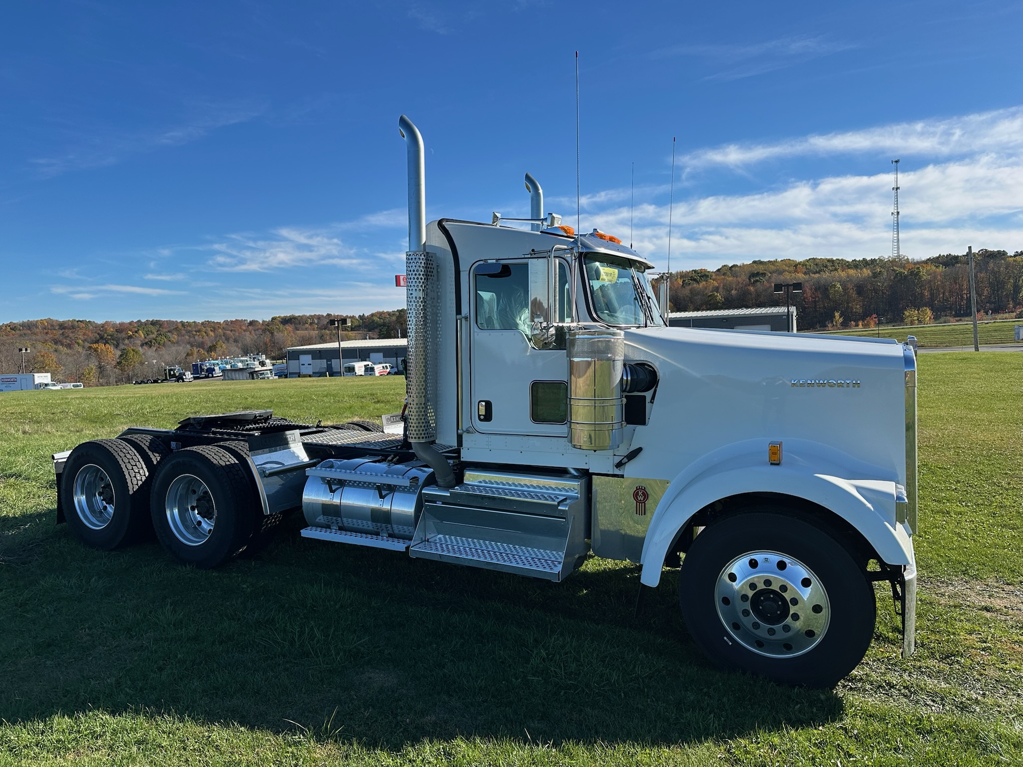 2026 KENWORTH W900 - image 4 of 6