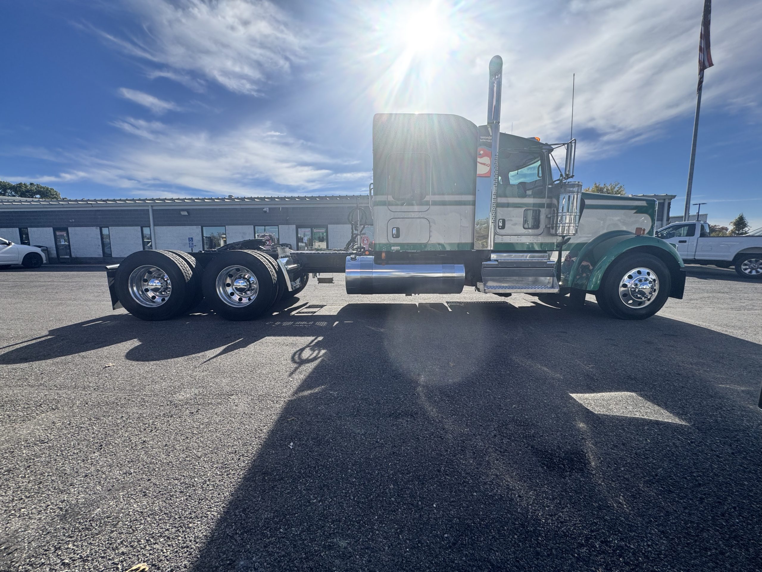 2022 KENWORTH W900L TV491983-04 2022 KENWORTH W900L TV491983-04
