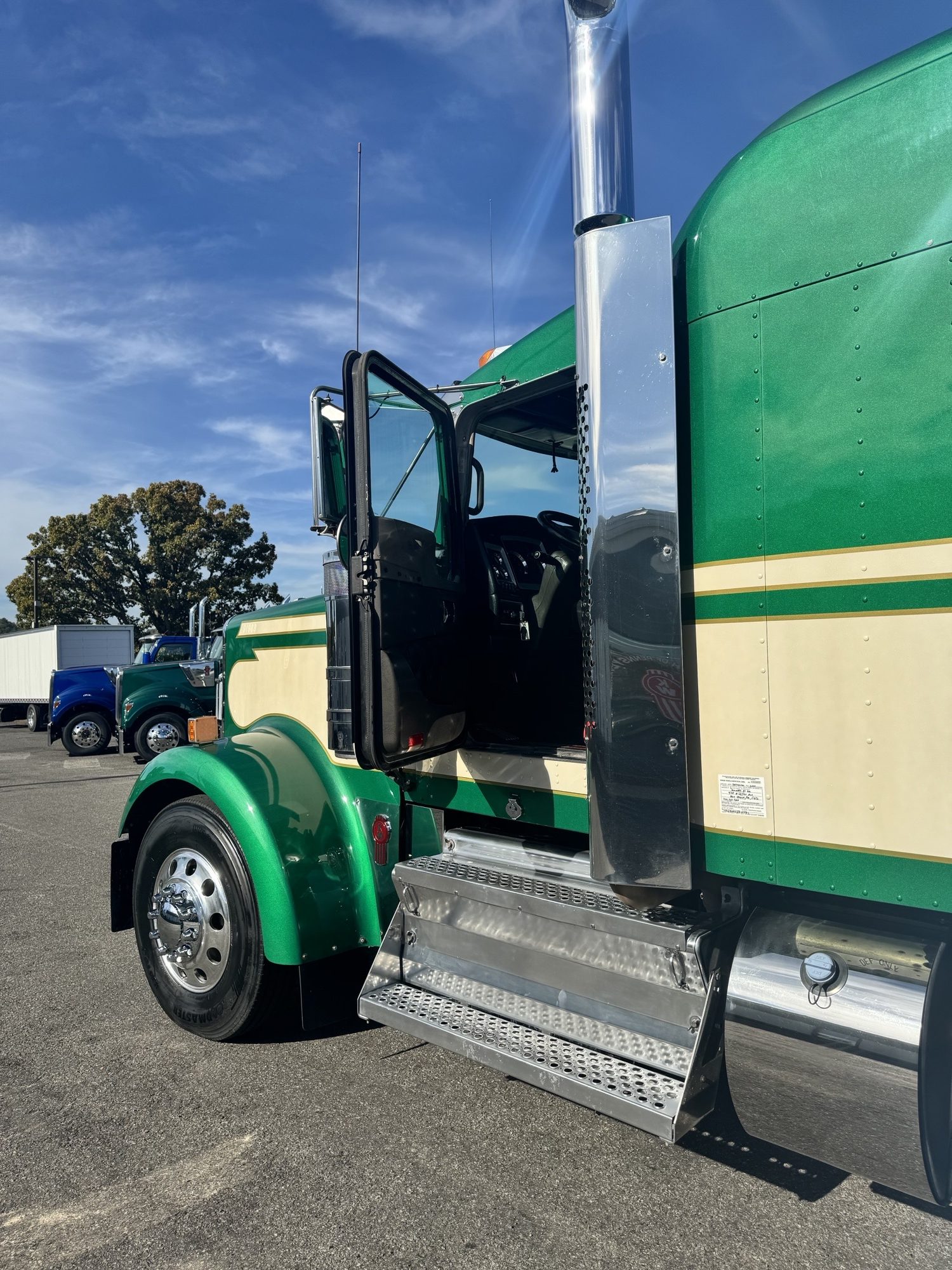 2022 KENWORTH W900L TV491983-10 2022 KENWORTH W900L TV491983-10