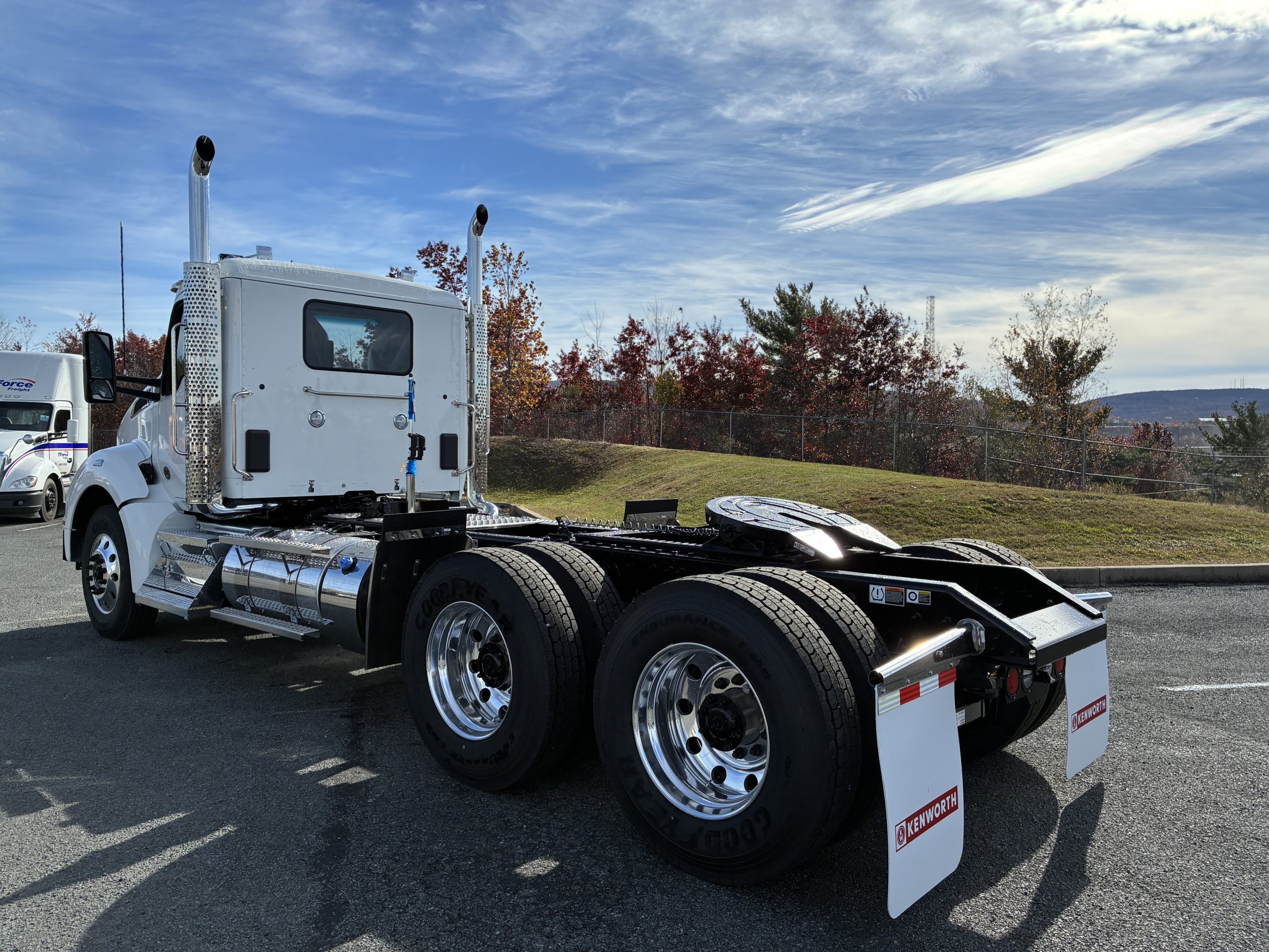 2026 KENWORTH T880 - image 3 of 6