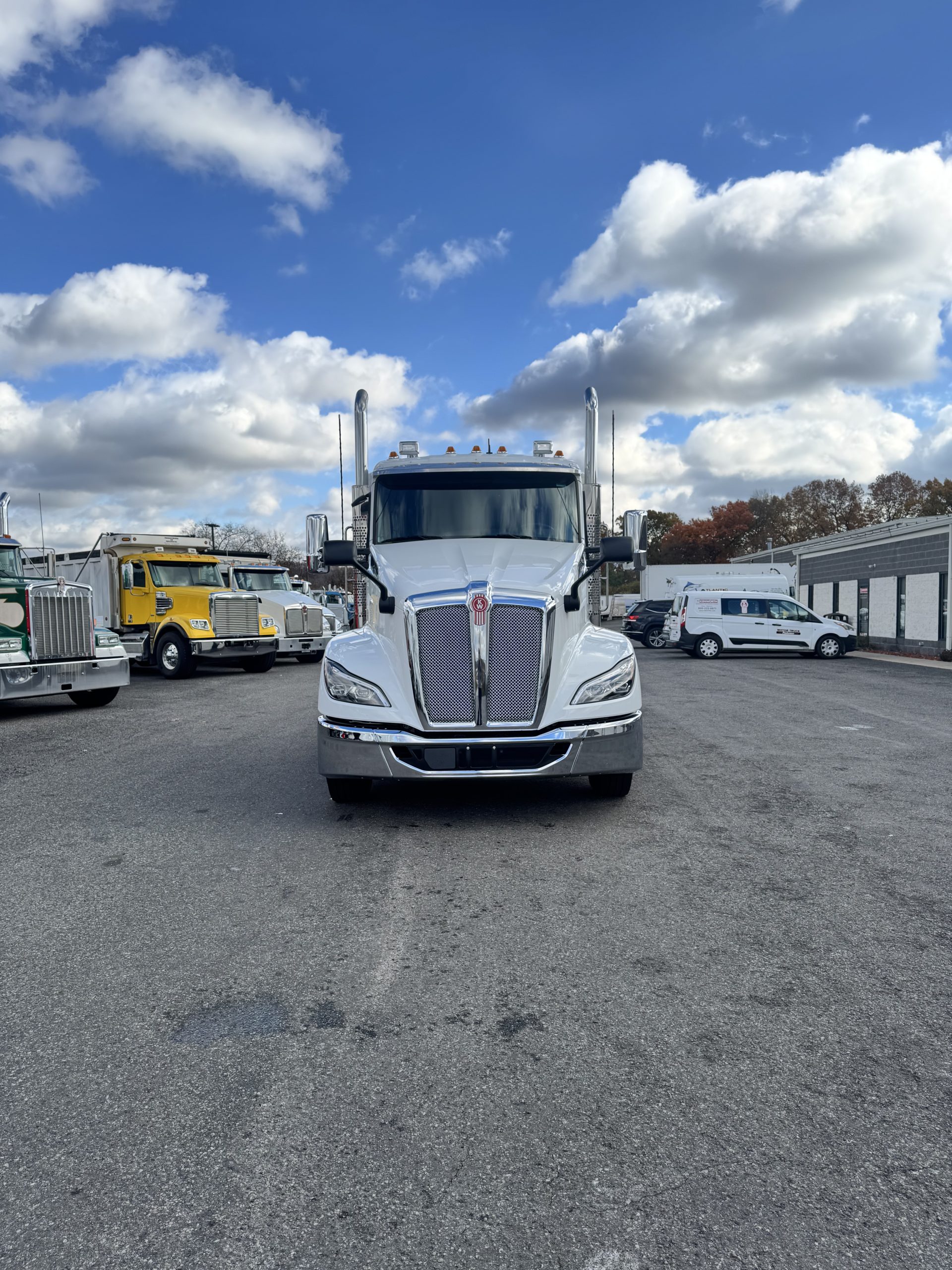 2026 KENWORTH T680 - image 2 of 6