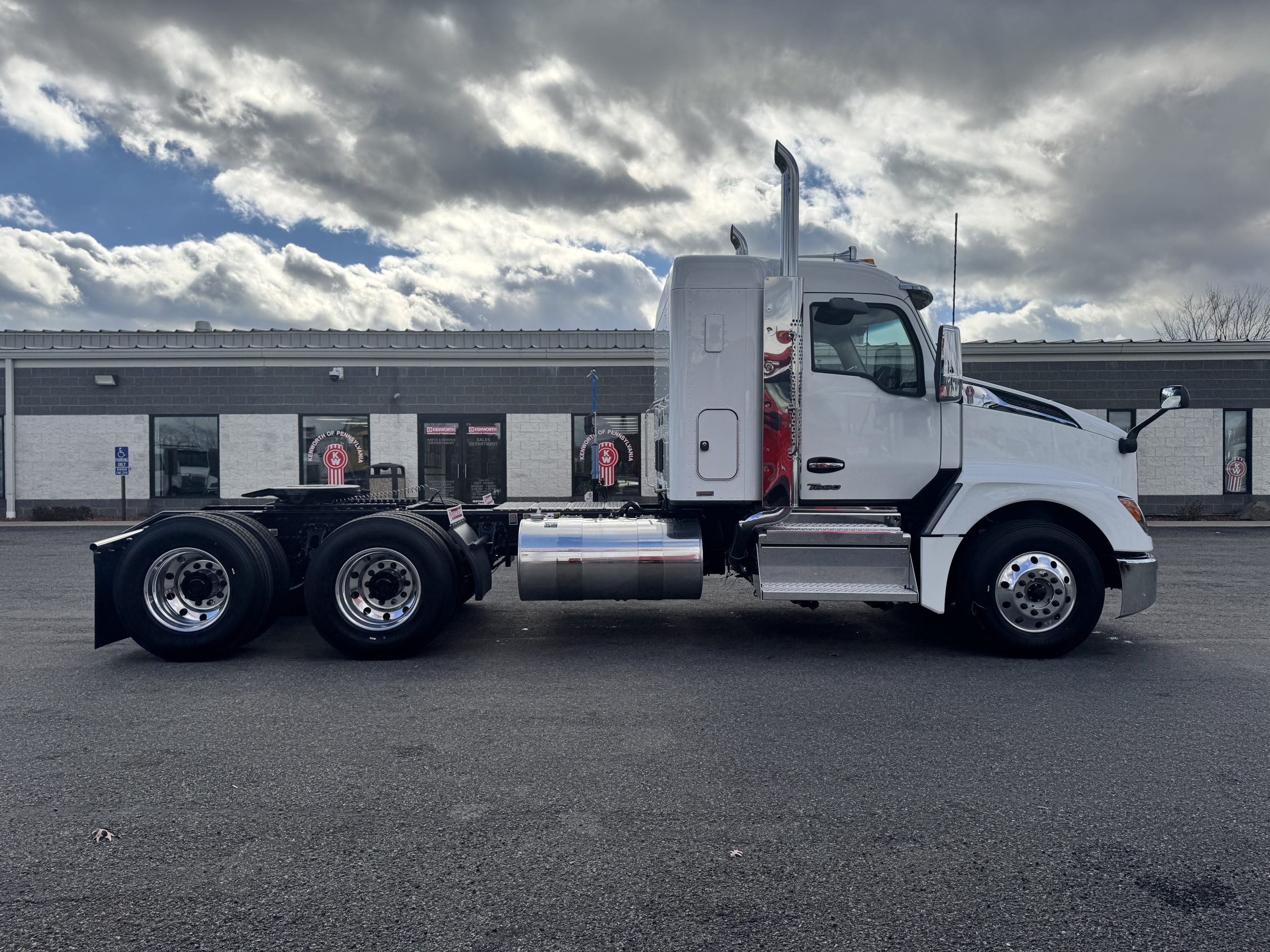 2026 KENWORTH T680 - image 4 of 6