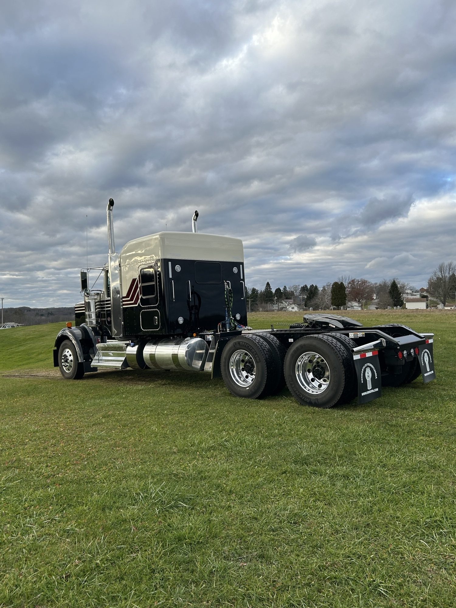 2026 KENWORTH W900 - image 3 of 6