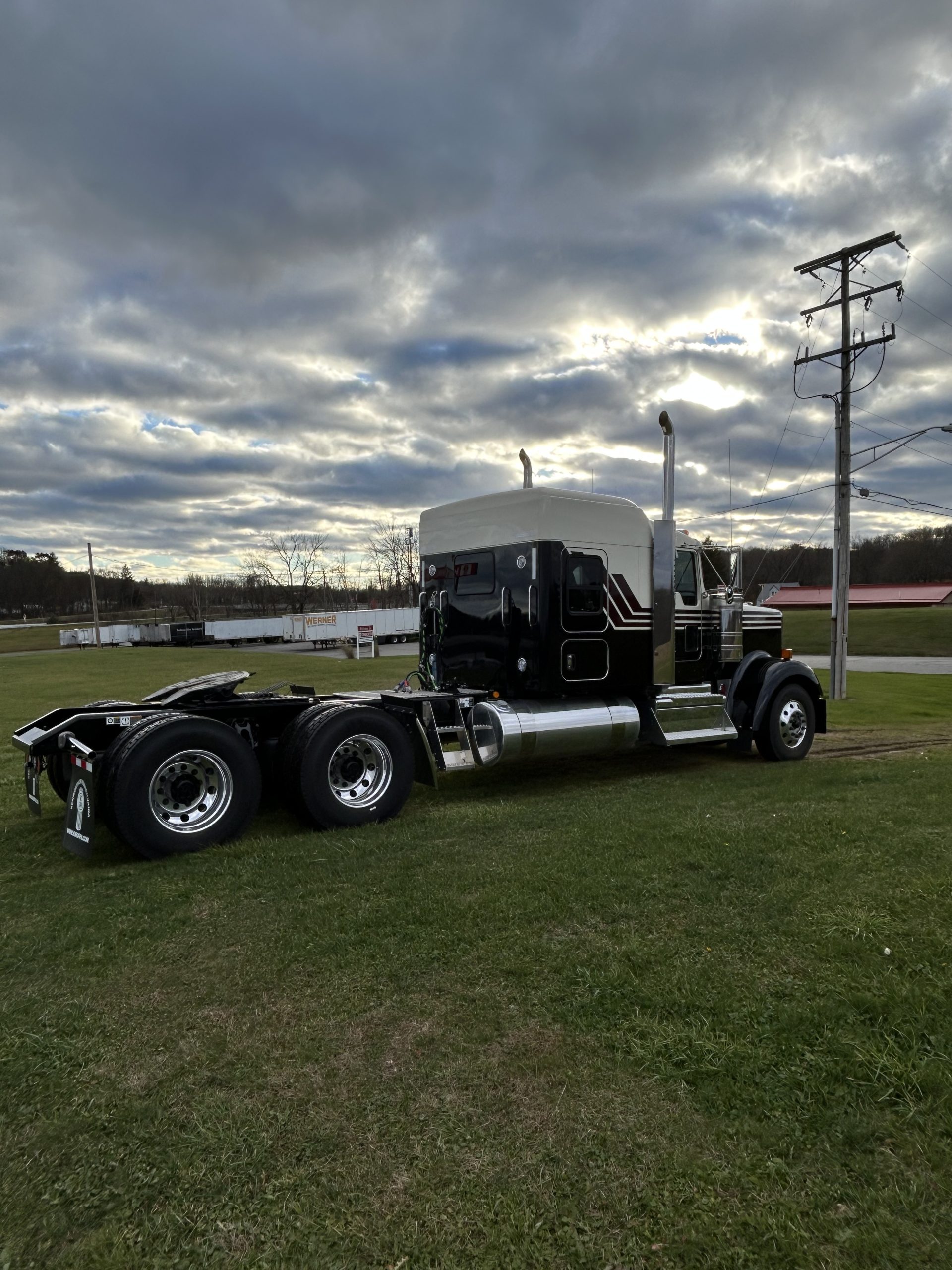 2026 KENWORTH W900 - image 4 of 6