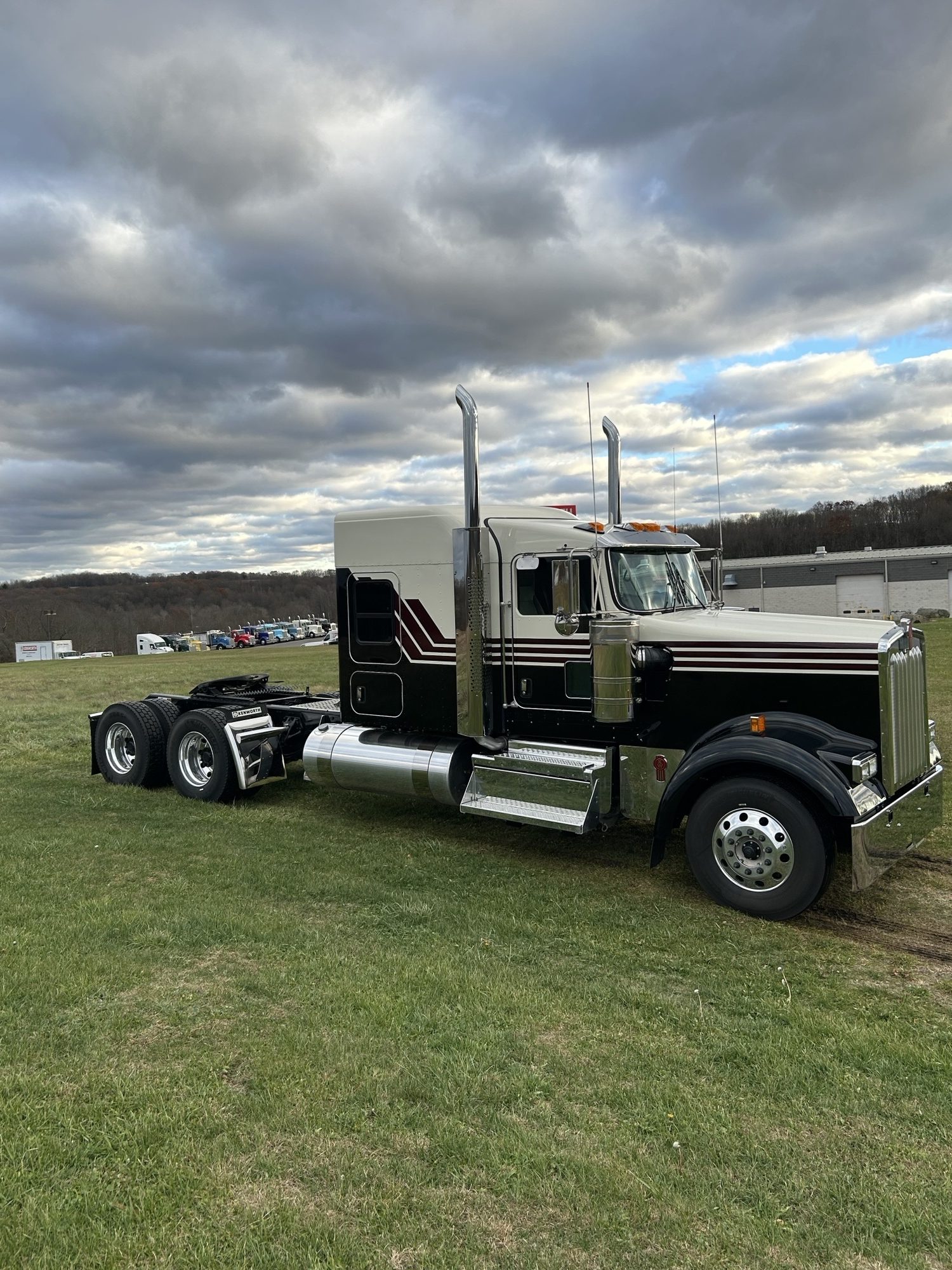 2026 KENWORTH W900 - image 5 of 6