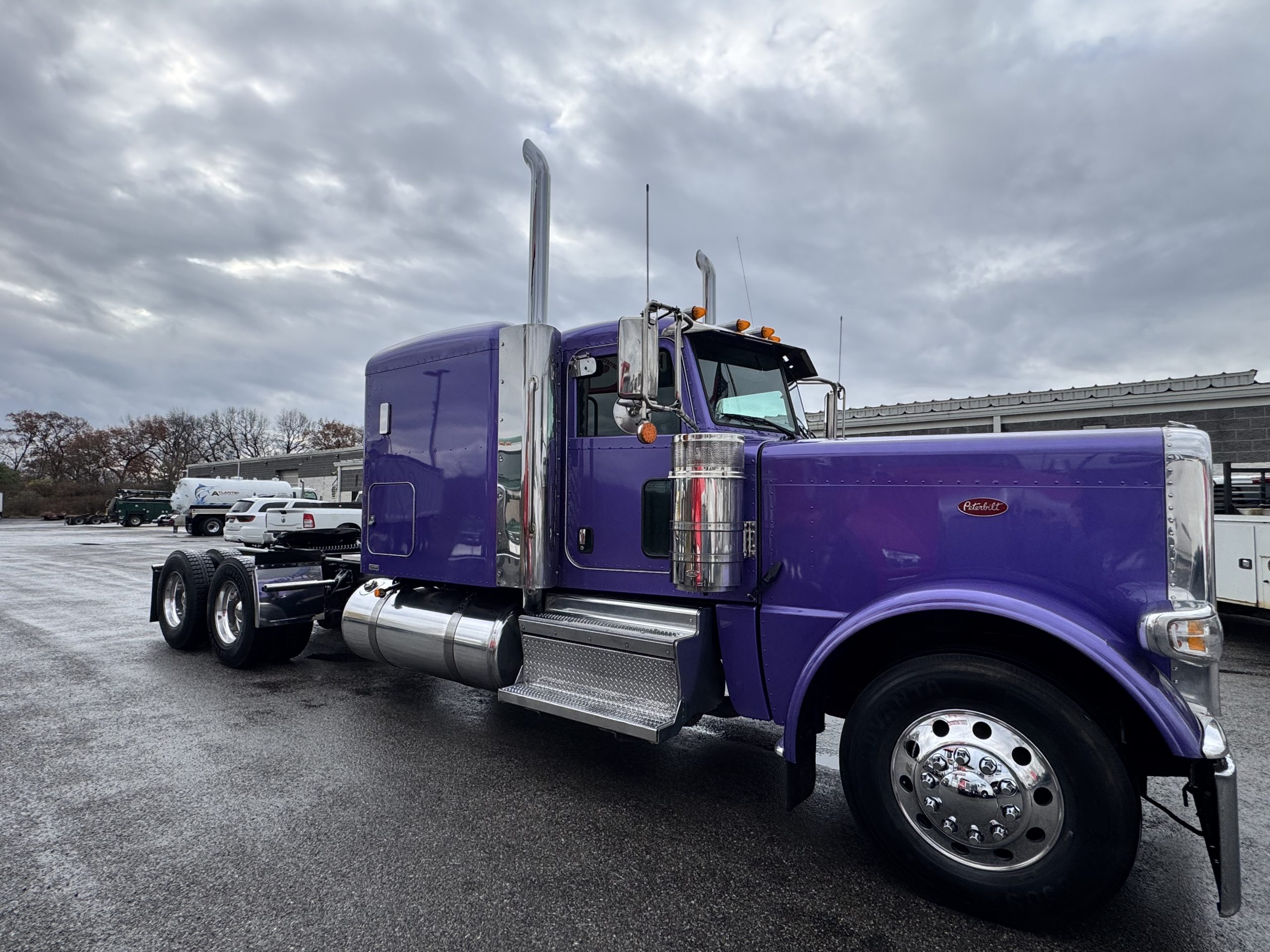 2022 PETERBILT 389 - image 3 of 6