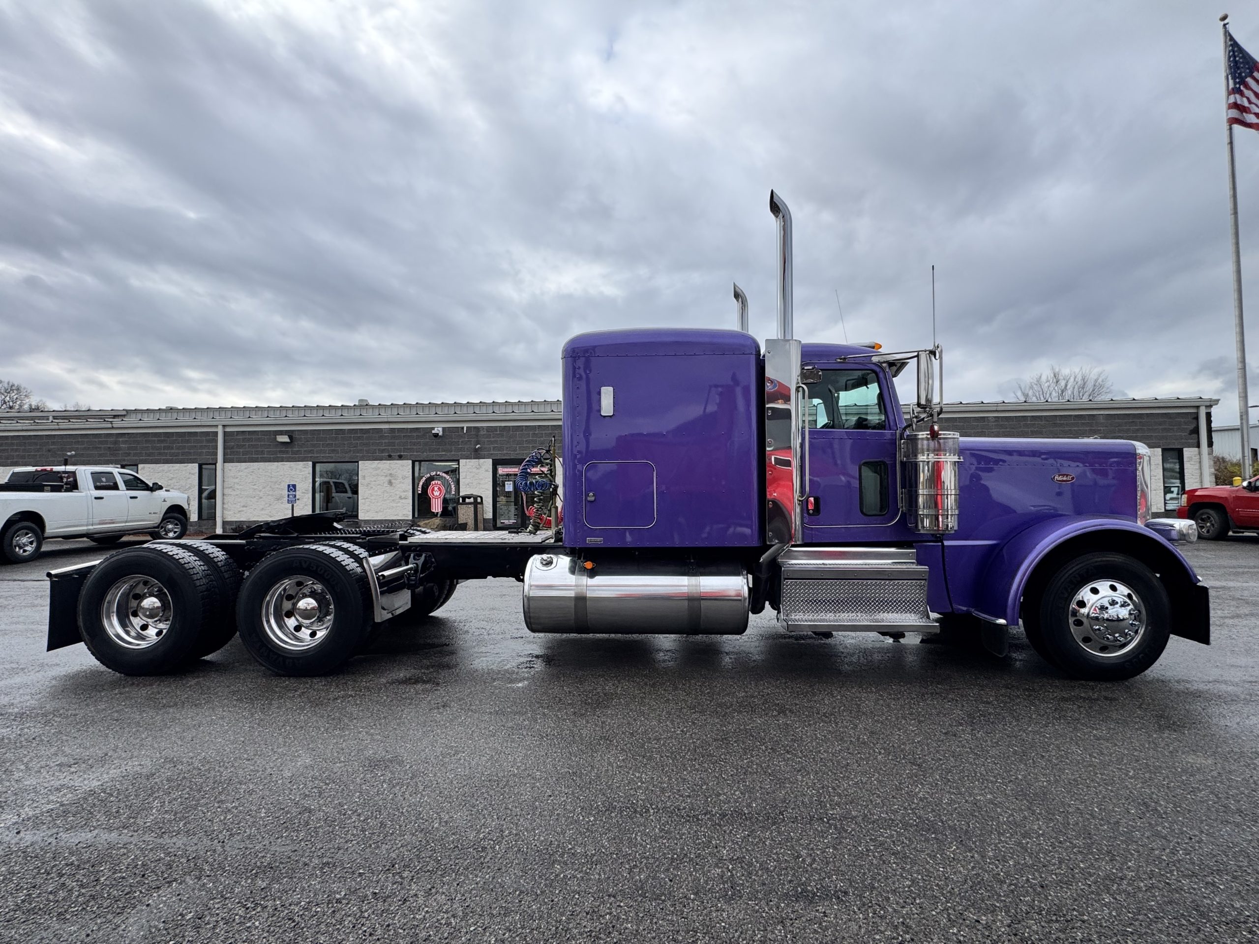 2022 PETERBILT 389 - image 4 of 6