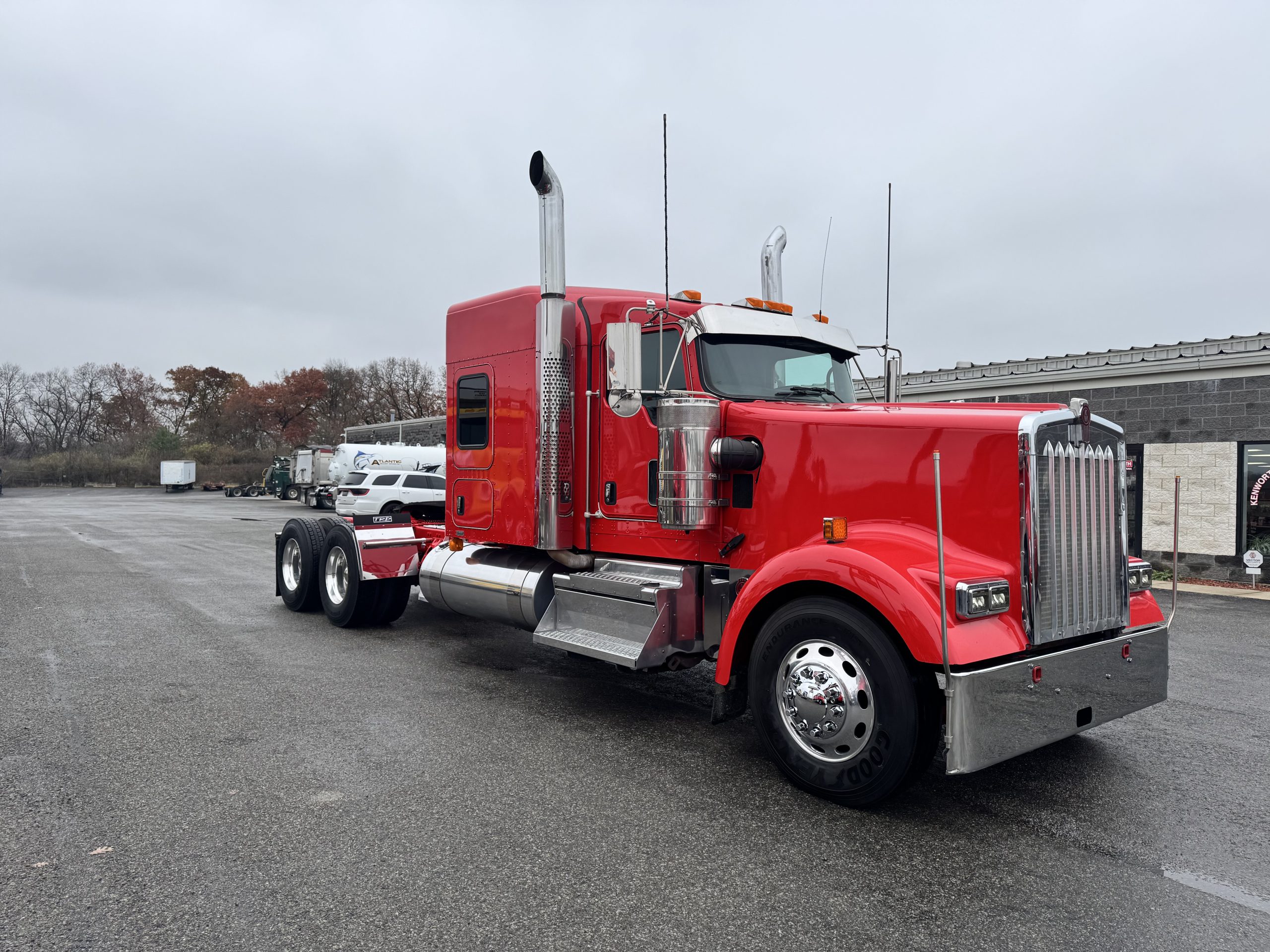 2021 KENWORTH W900L - image 3 of 6