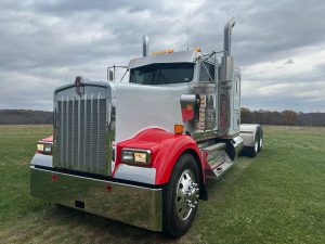2022 KENWORTH W900L TV490368-01
