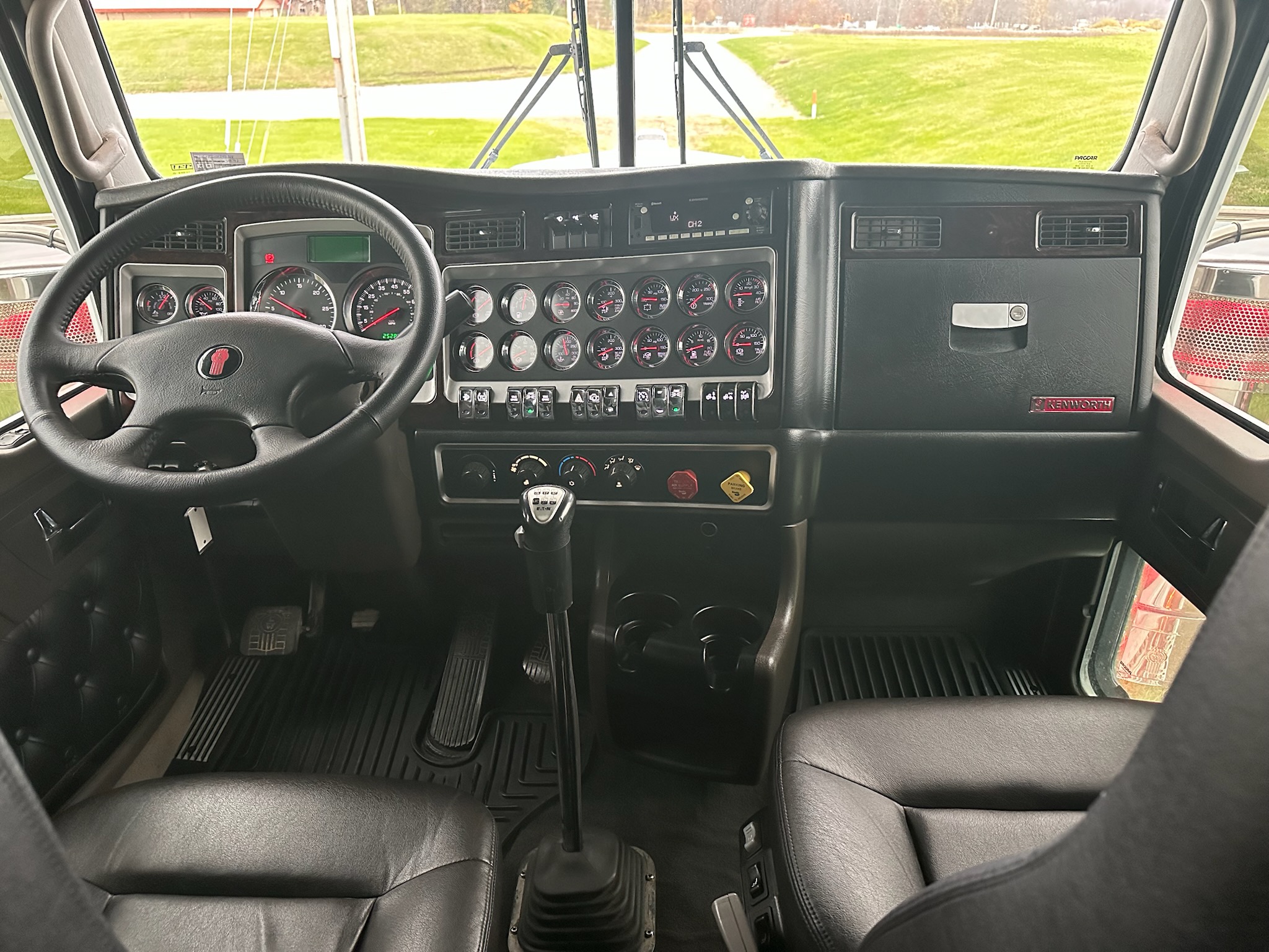 2022 KENWORTH W900L TV490368-12 2022 KENWORTH W900L TV490368-12