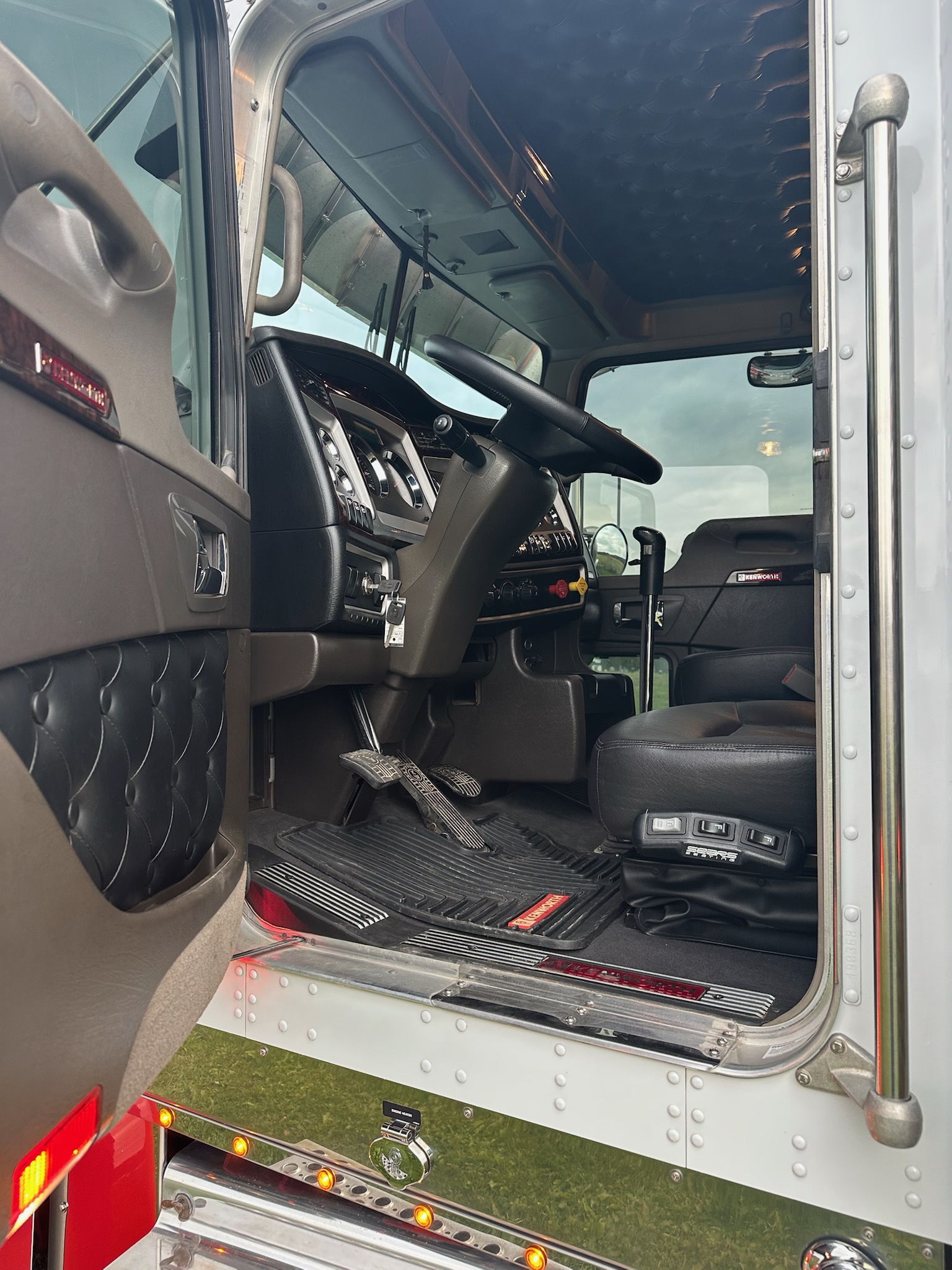 2022 KENWORTH W900L TV490368-16 2022 KENWORTH W900L TV490368-16