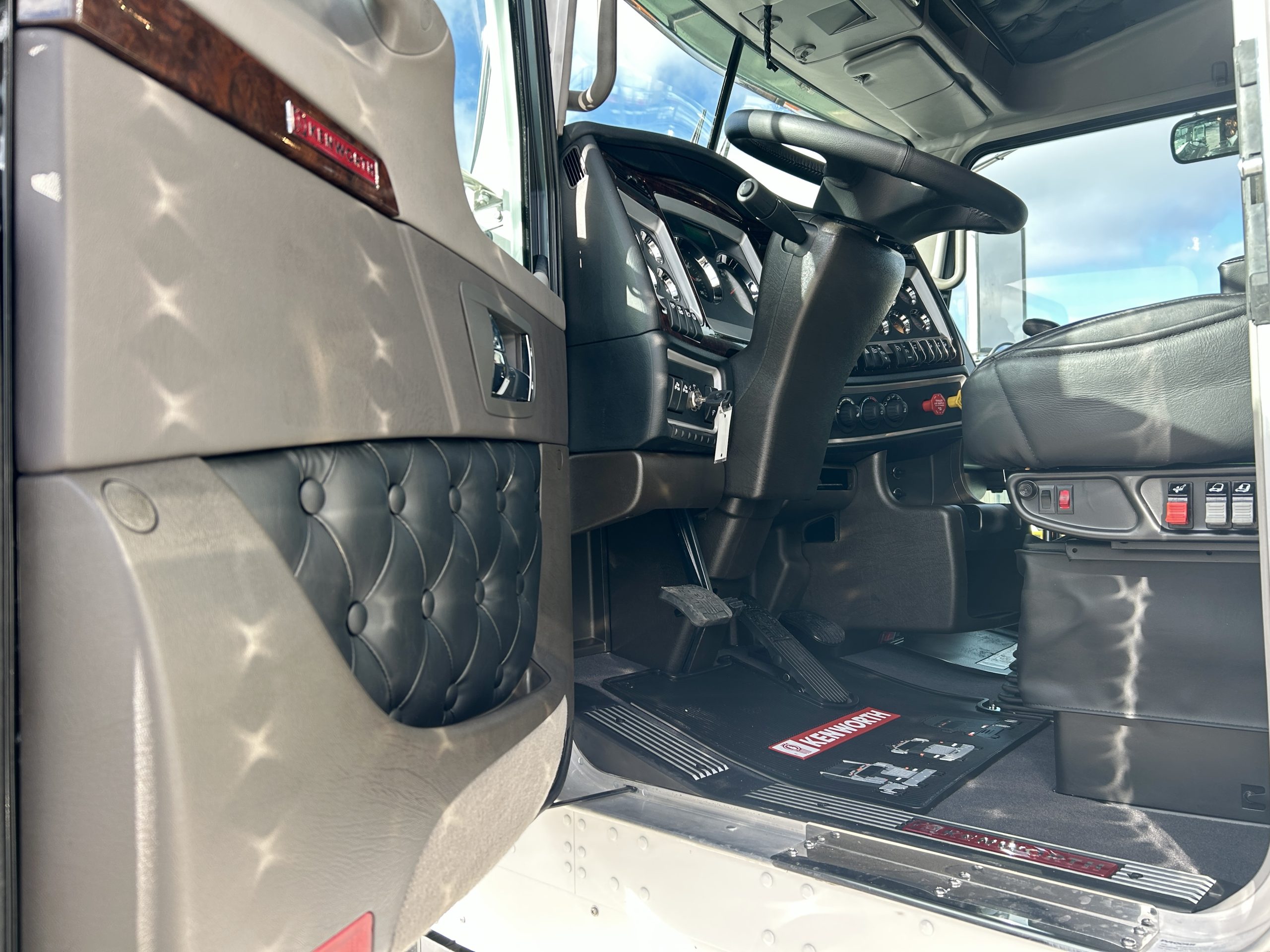 2026 KENWORTH W900L KC225192-10 2026 KENWORTH W900L KC225192-10