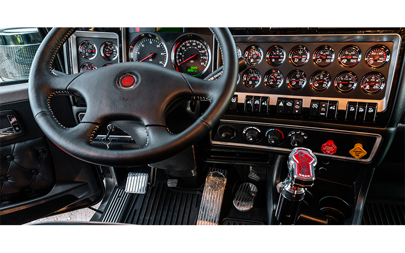 Kenworth W900 Legacy Edition - image 2 of 6