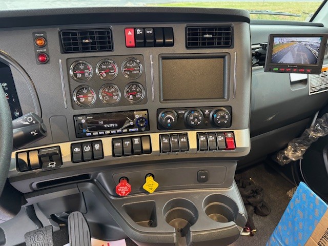 2026 KENWORTH T880 - image 4 of 6