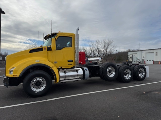 2026 KENWORTH T880 2026 KENWORTH T880 - image 1 of 6