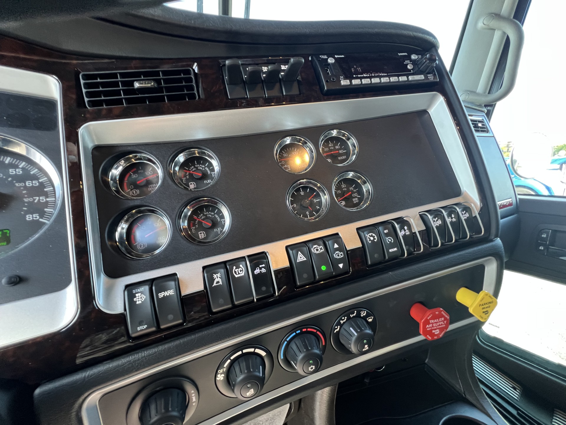 2026 KENWORTH W900L KD218572-11 2026 KENWORTH W900L KD218572-11