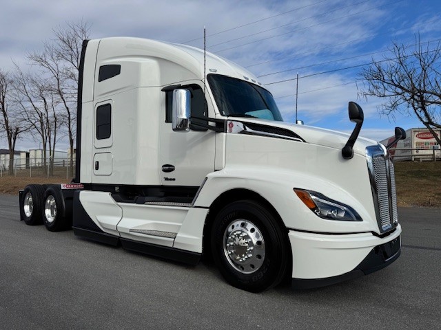 2026 KENWORTH T680 2026 KENWORTH T680 - image 2 of 6
