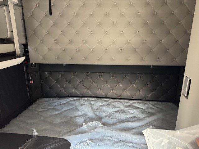 2026 KENWORTH T680 2026 KENWORTH T680 - image 4 of 6