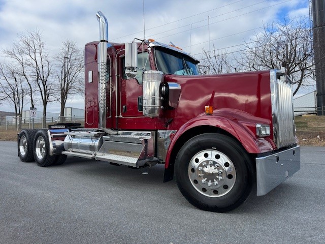 2026 KENWORTH W900 - image 2 of 6