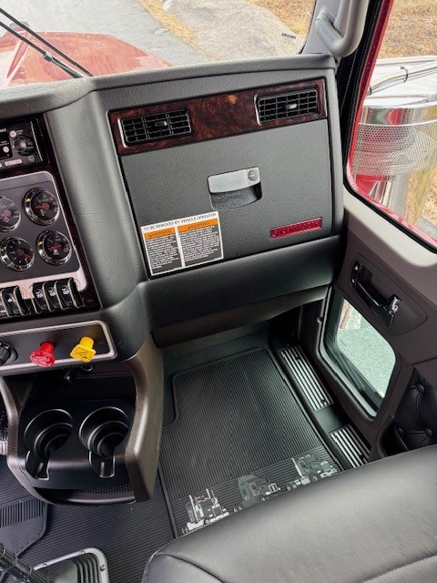 2026 KENWORTH W900 - image 5 of 6