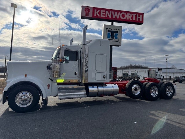 2026 KENWORTH W900 - image 1 of 6