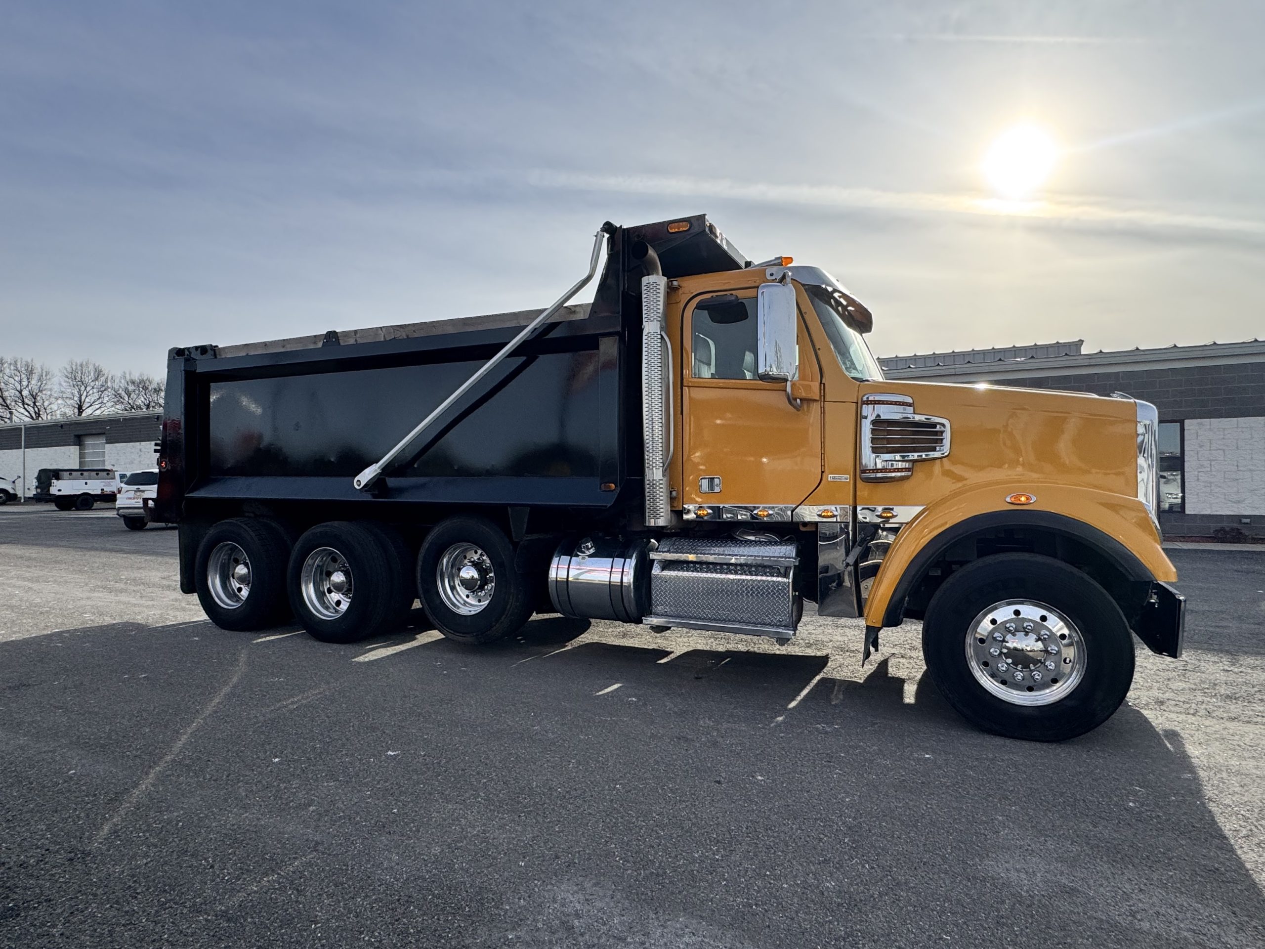 2020 FREIGHTLINER 122SD SBA - image 3 of 6