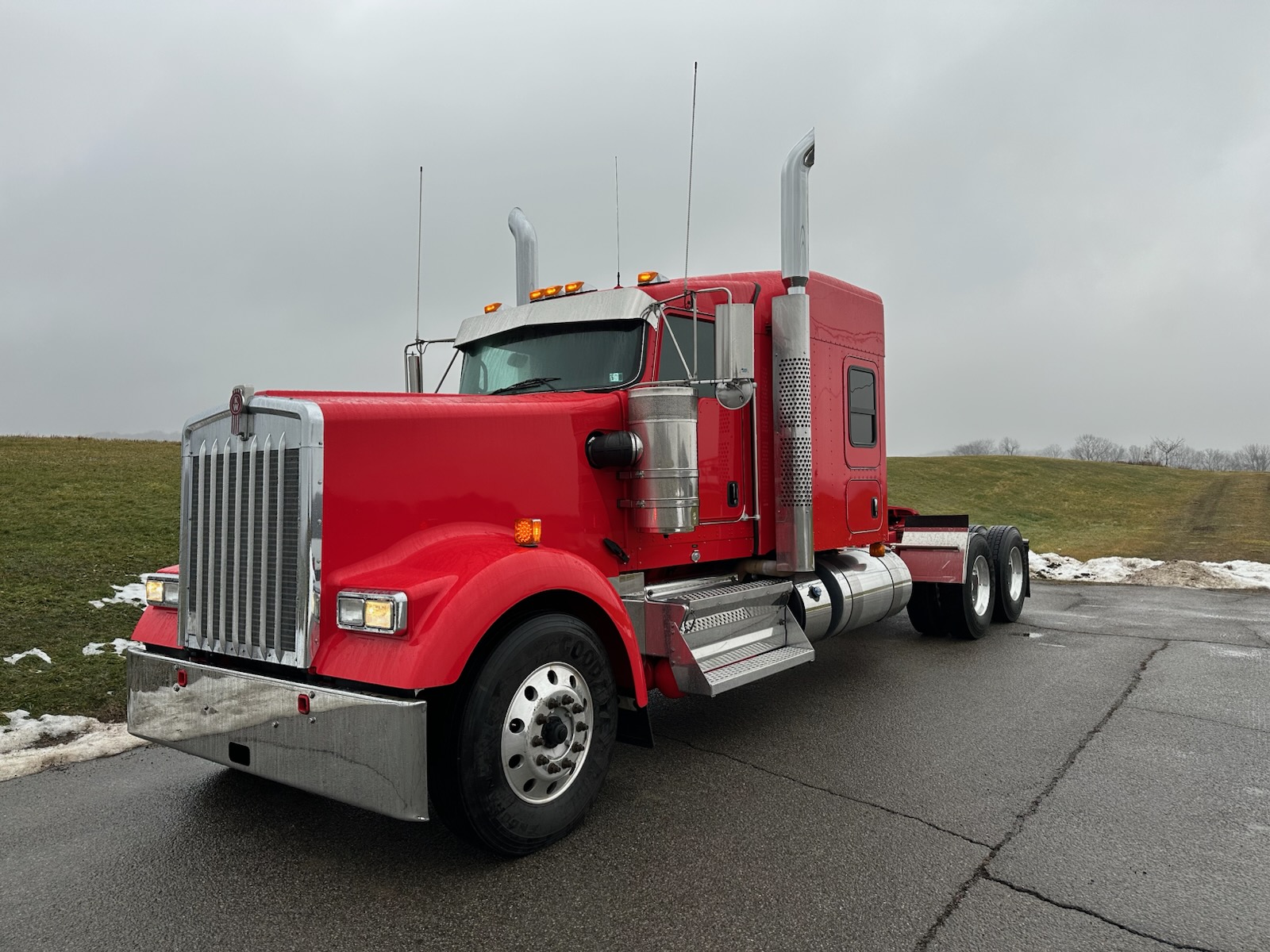 2022 KENWORTH W900L 2022 KENWORTH W900L - image 1 of 6