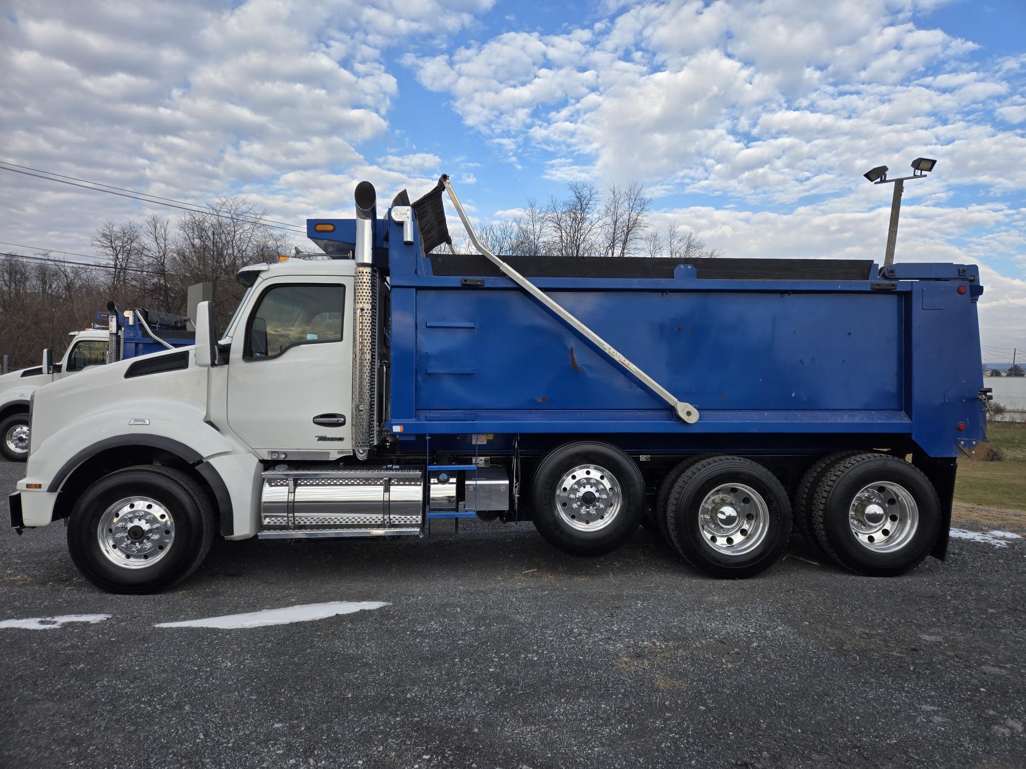 2023 KENWORTH T880 - image 2 of 6