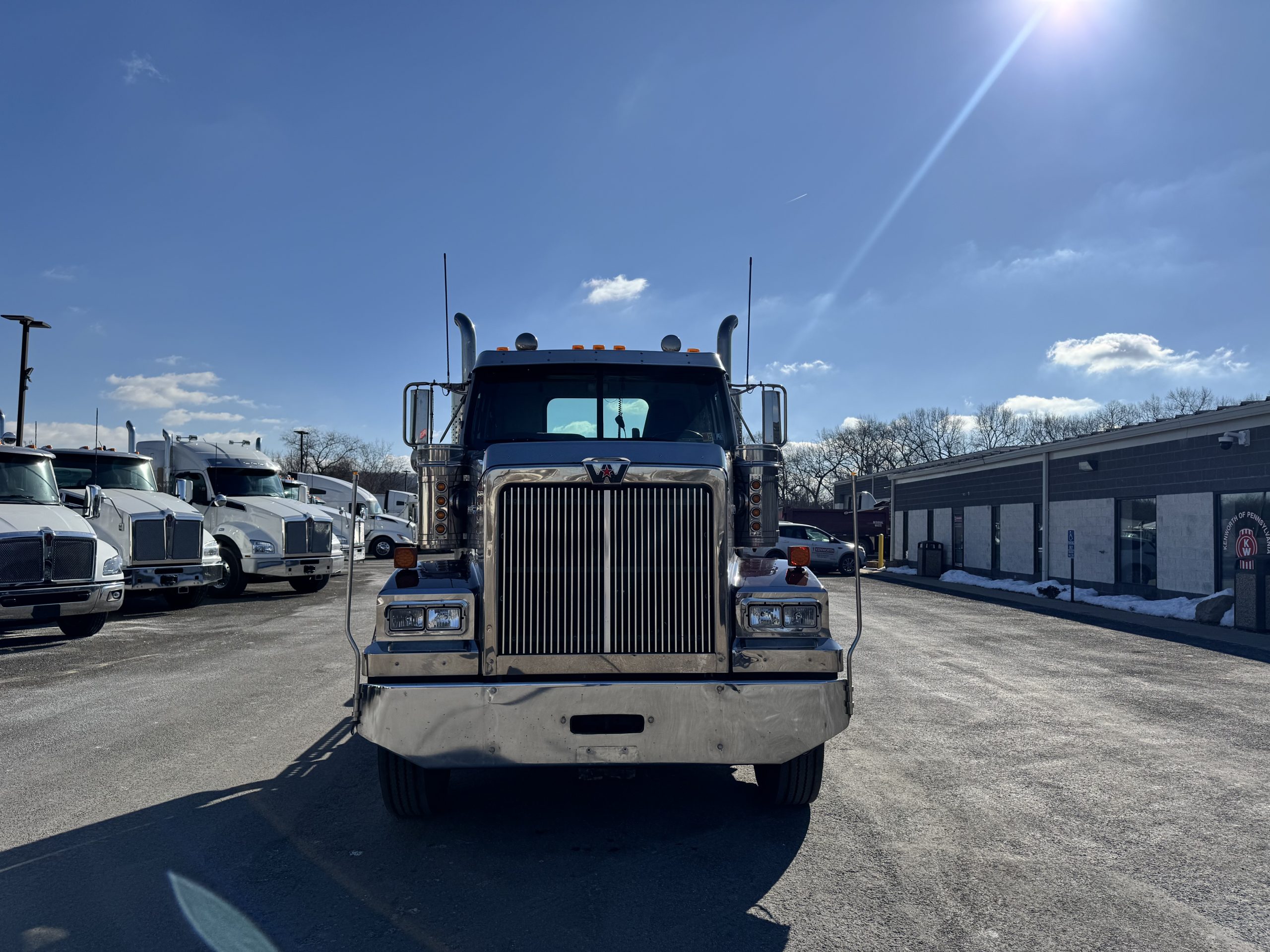 2021 WESTERN STAR 4900FA - image 2 of 6