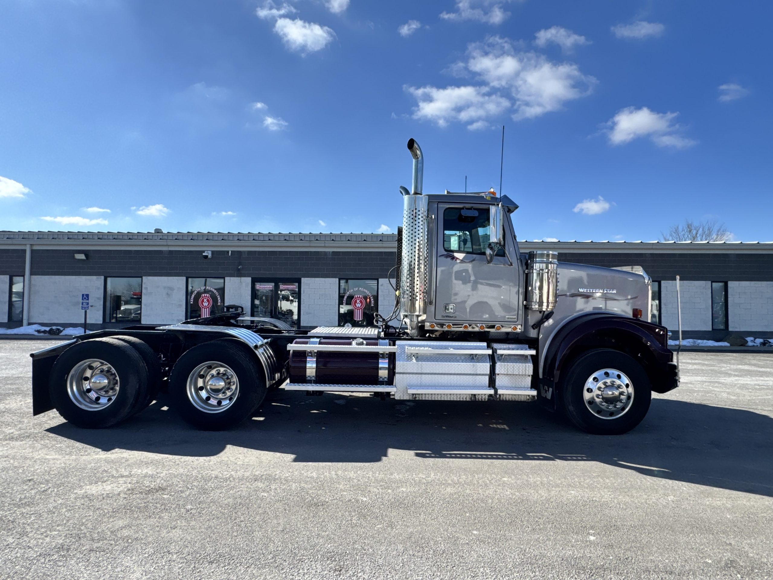 2021 WESTERN STAR 4900FA - image 4 of 6