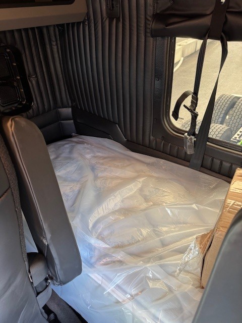 2026 KENWORTH W900L KS225009-09 2026 KENWORTH W900L KS225009-09