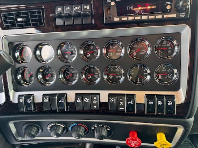 2026 KENWORTH W900L KS225009-11 2026 KENWORTH W900L KS225009-11