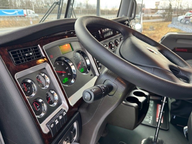 2026 KENWORTH W900L KS225009-14 2026 KENWORTH W900L KS225009-14