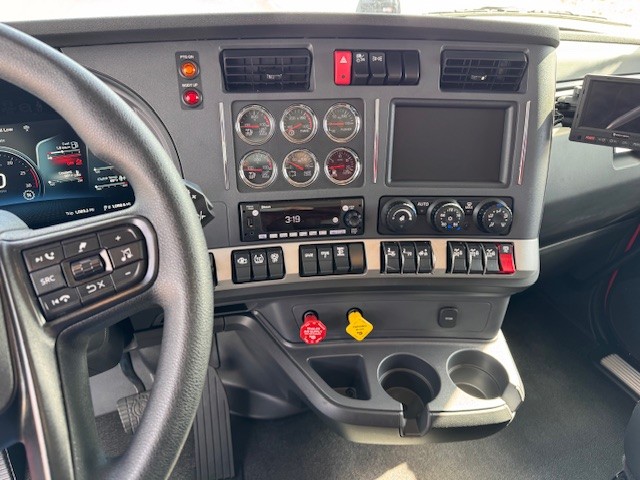 2026 KENWORTH T880 - image 3 of 6
