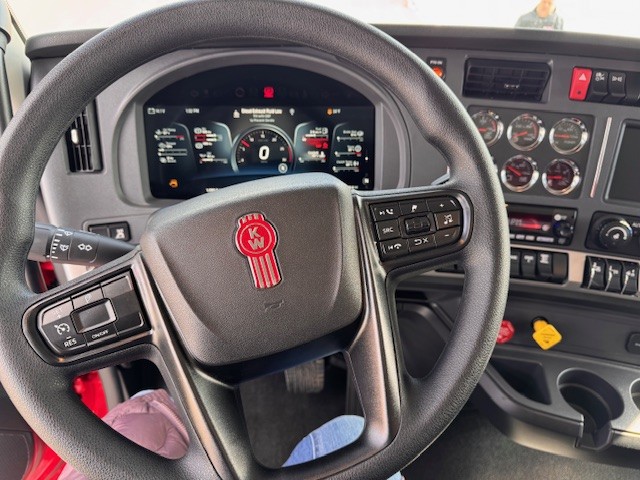 2026 KENWORTH T880 - image 4 of 6