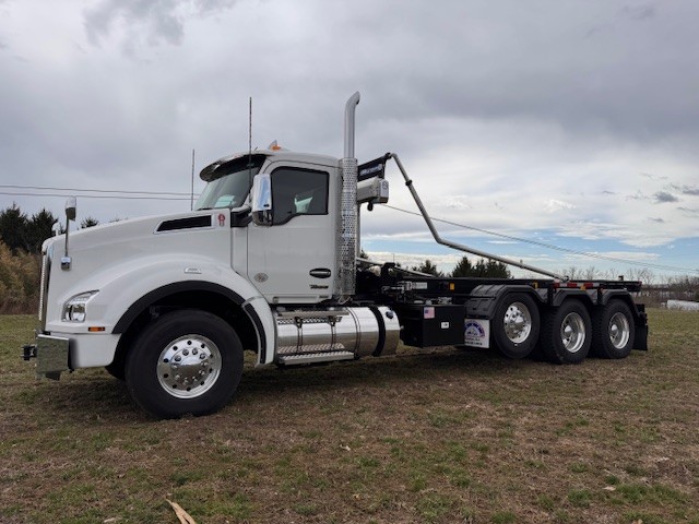 2025 KENWORTH T880 - image 1 of 6
