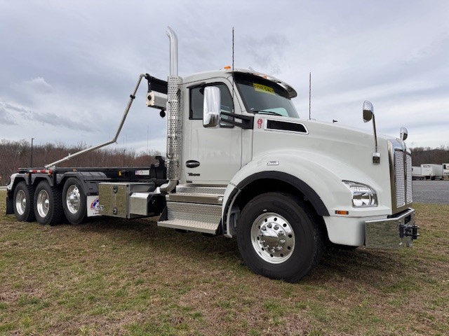 2025 KENWORTH T880 - image 2 of 6