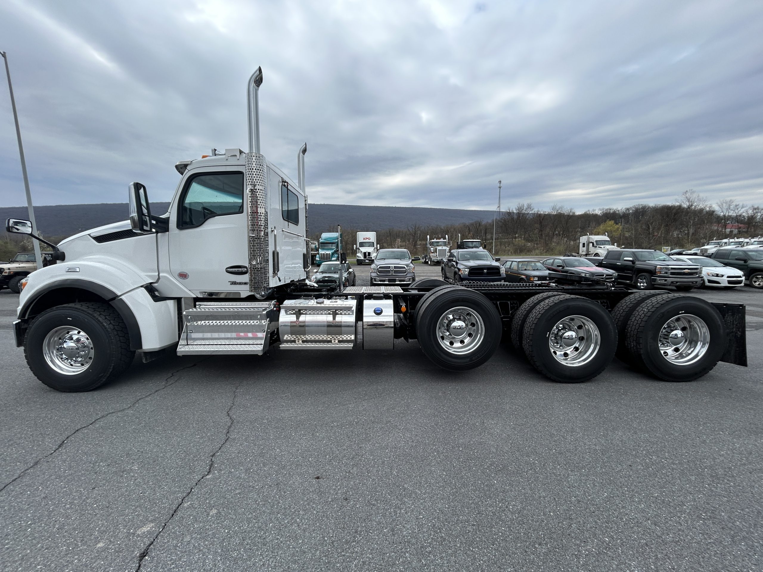 2027 KENWORTH T880 - image 3 of 6