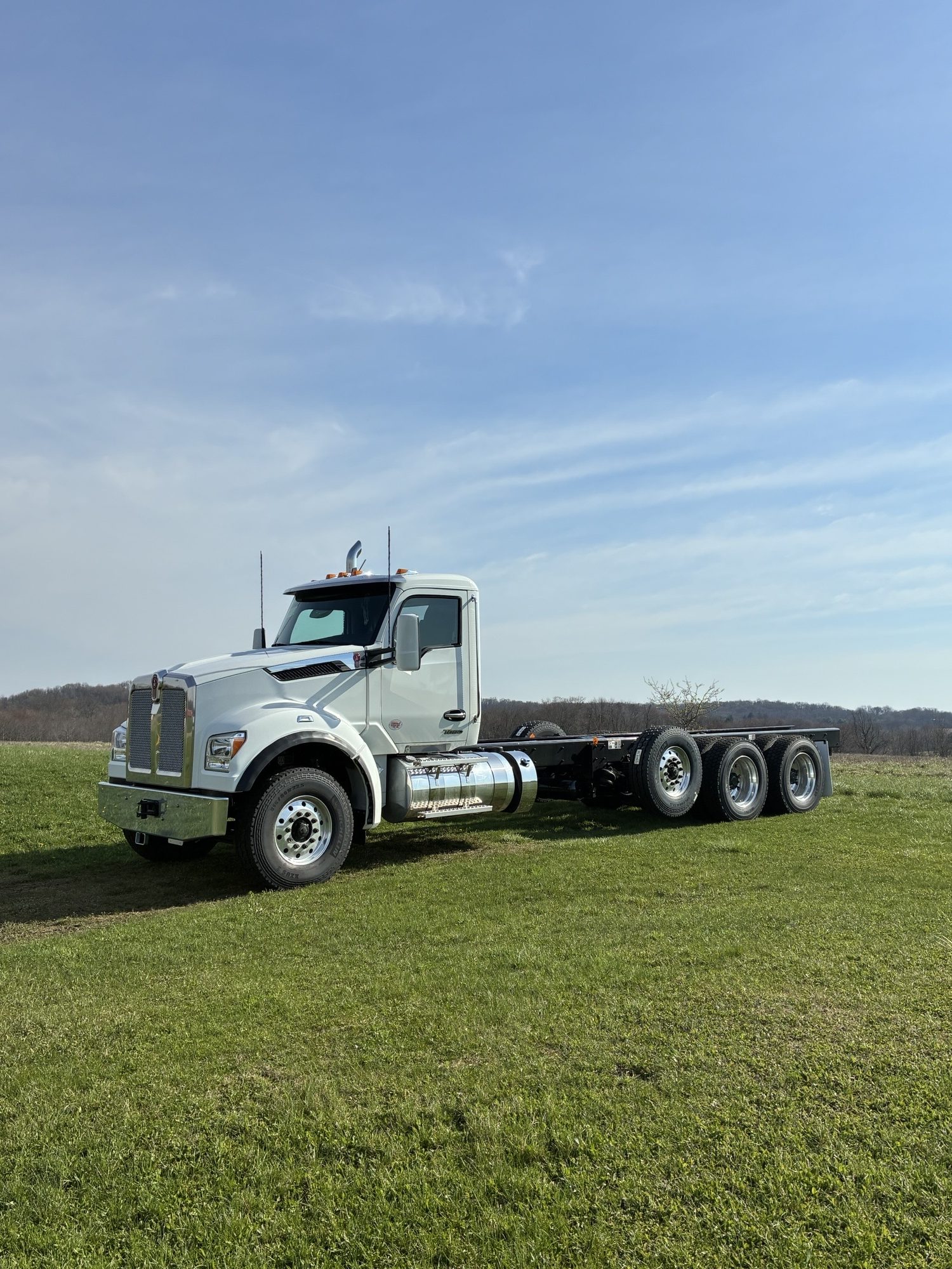 2027 KENWORTH T880 - image 1 of 6