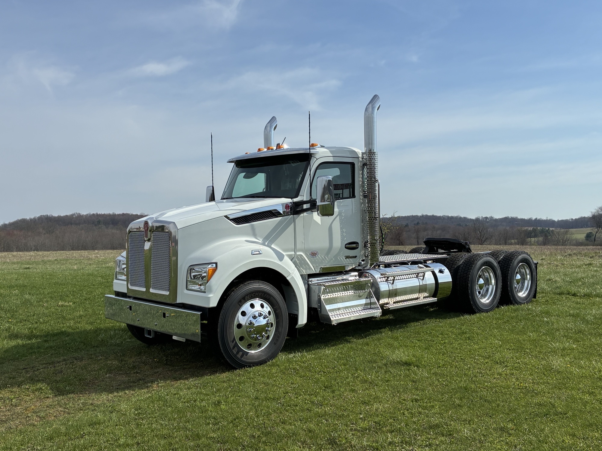 2027 KENWORTH T880 - image 1 of 6