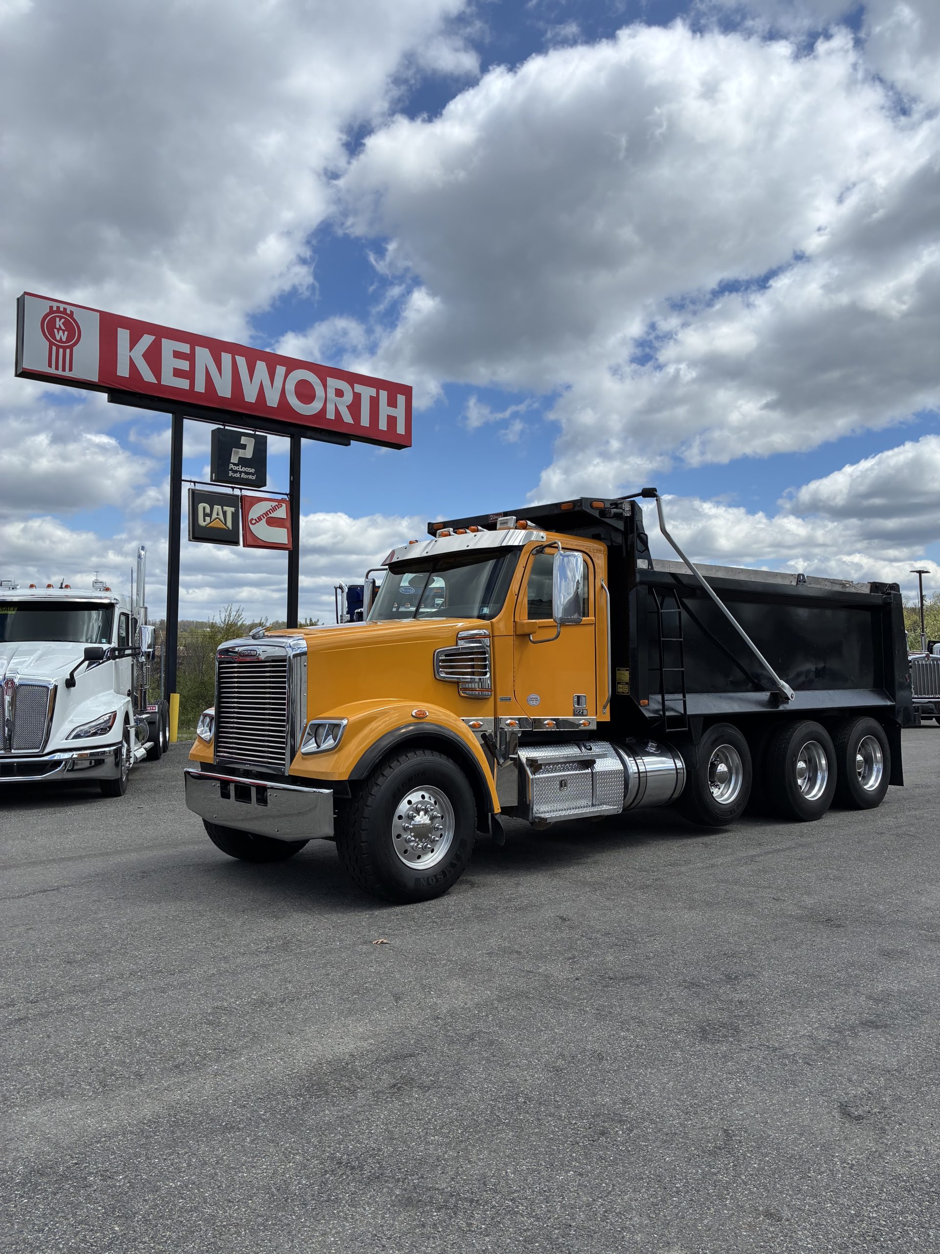 2020 FREIGHTLINER 122SD SFA - image 1 of 6